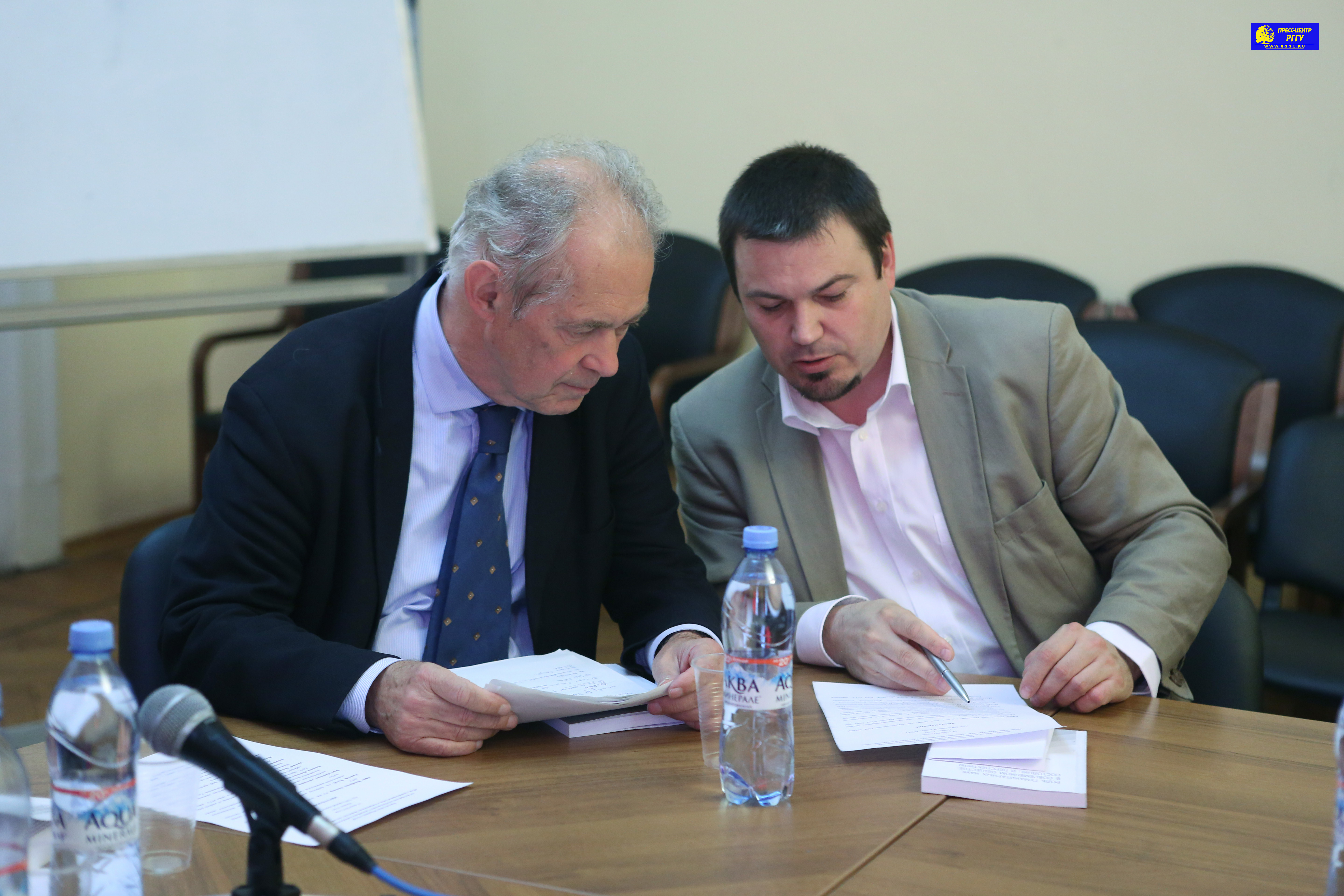 письменный перевод с немецкого на русский письменный перевод с русского на немецкий устный перевод немецкий–русский перевод документов на немецкий язык нотариальный перевод на немецкий технический перевод с немецкого юридический перевод с немецкого перевод сайтов на немецкий язык апостилирование перевода профессиональный переводчик немецкого языка перевод документов на немецкий язык в Москве синхронный перевод с немецкого языка синхронный перевод на немецкий язык