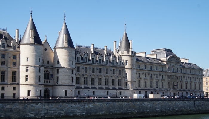  Het Paleis van de Justitie