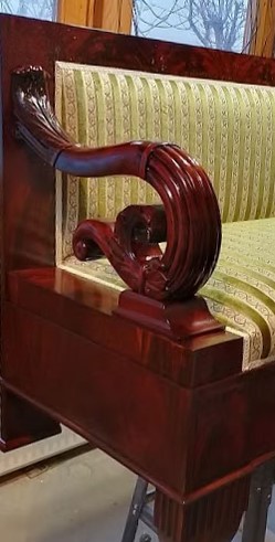 Restaurált Biedermeier kanapé korhű szövettel