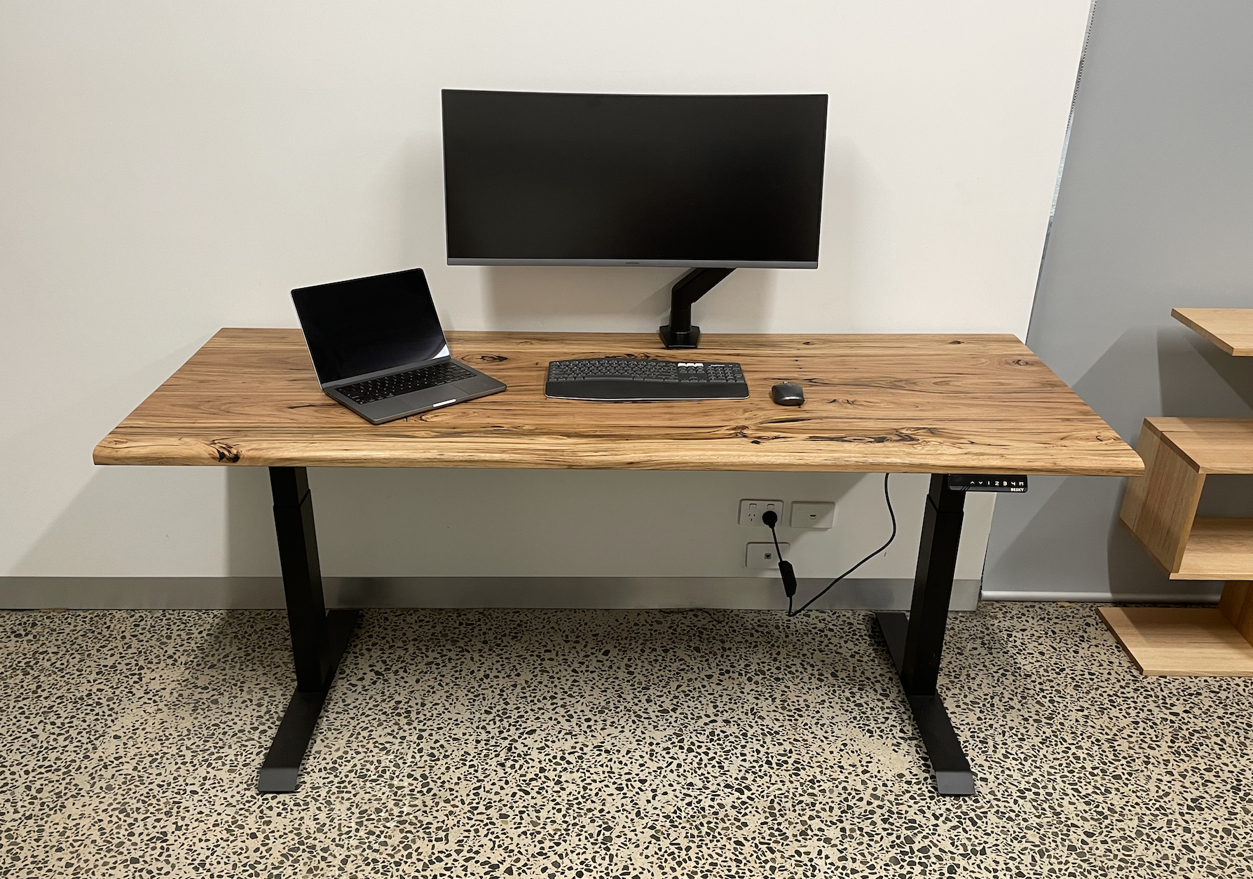 SIT STAND DESKS