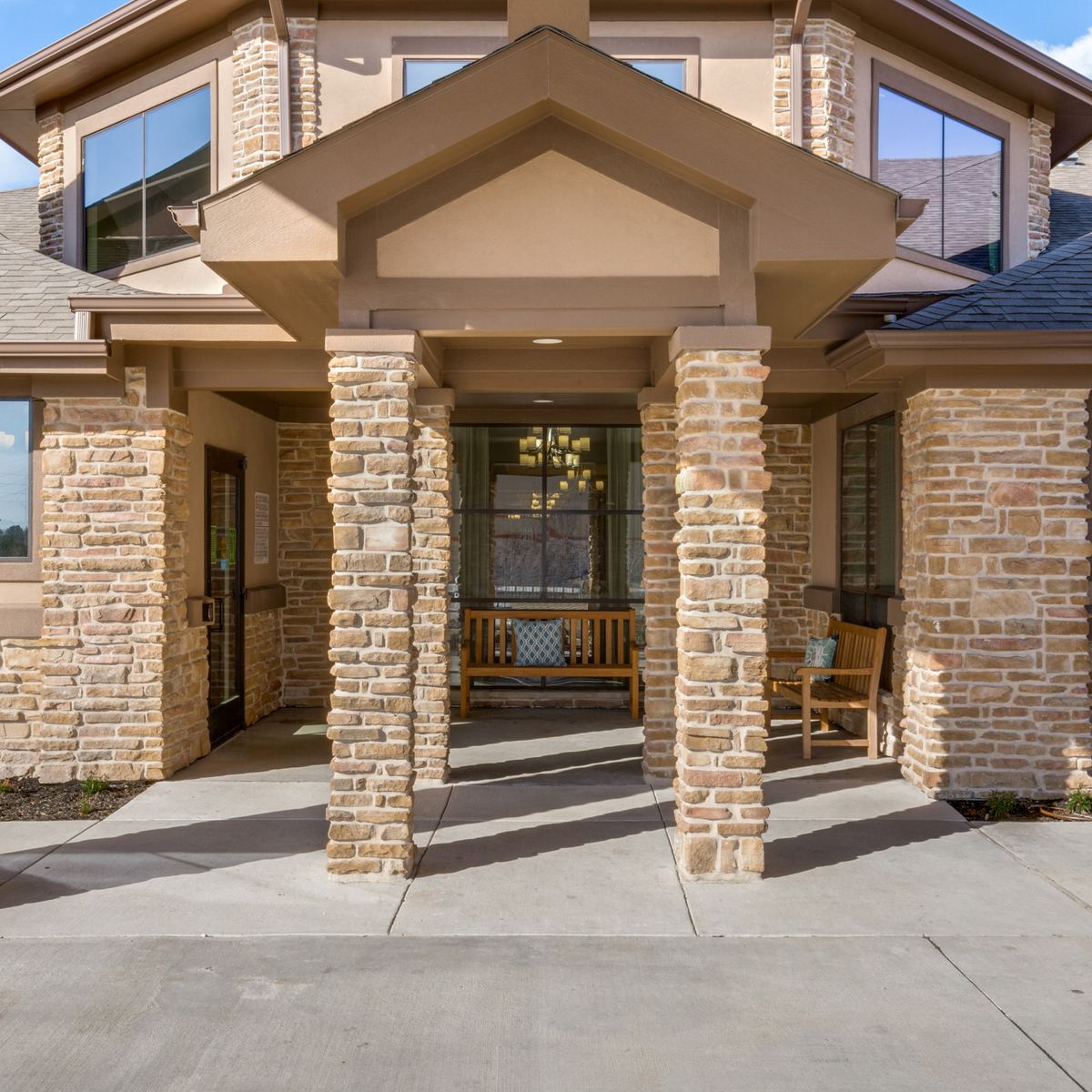 Sterling Oaks entrance with Koni Canyon Stone columns