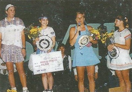 Rika Hiraki(JPN)/Kerry-Anne Guse(AUS) (left) andMaureen Drake(CAN) and Renata Kolbovic(CAN)