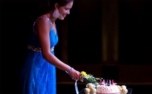 Ana Ivanovic is cutting her birthday cake