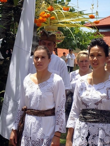 Anabel Medina-Garrigues(L), Angelique Widjaja(R), Donna Kelso(center)