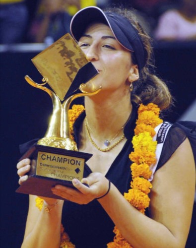 Aravane Rezai kisses the trophy