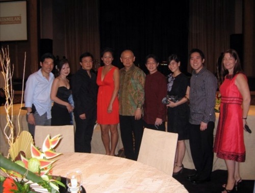 Ronald Walla, Angelique Widjaja, Willy Walla, Stephen Walla with friends at the Players Party
