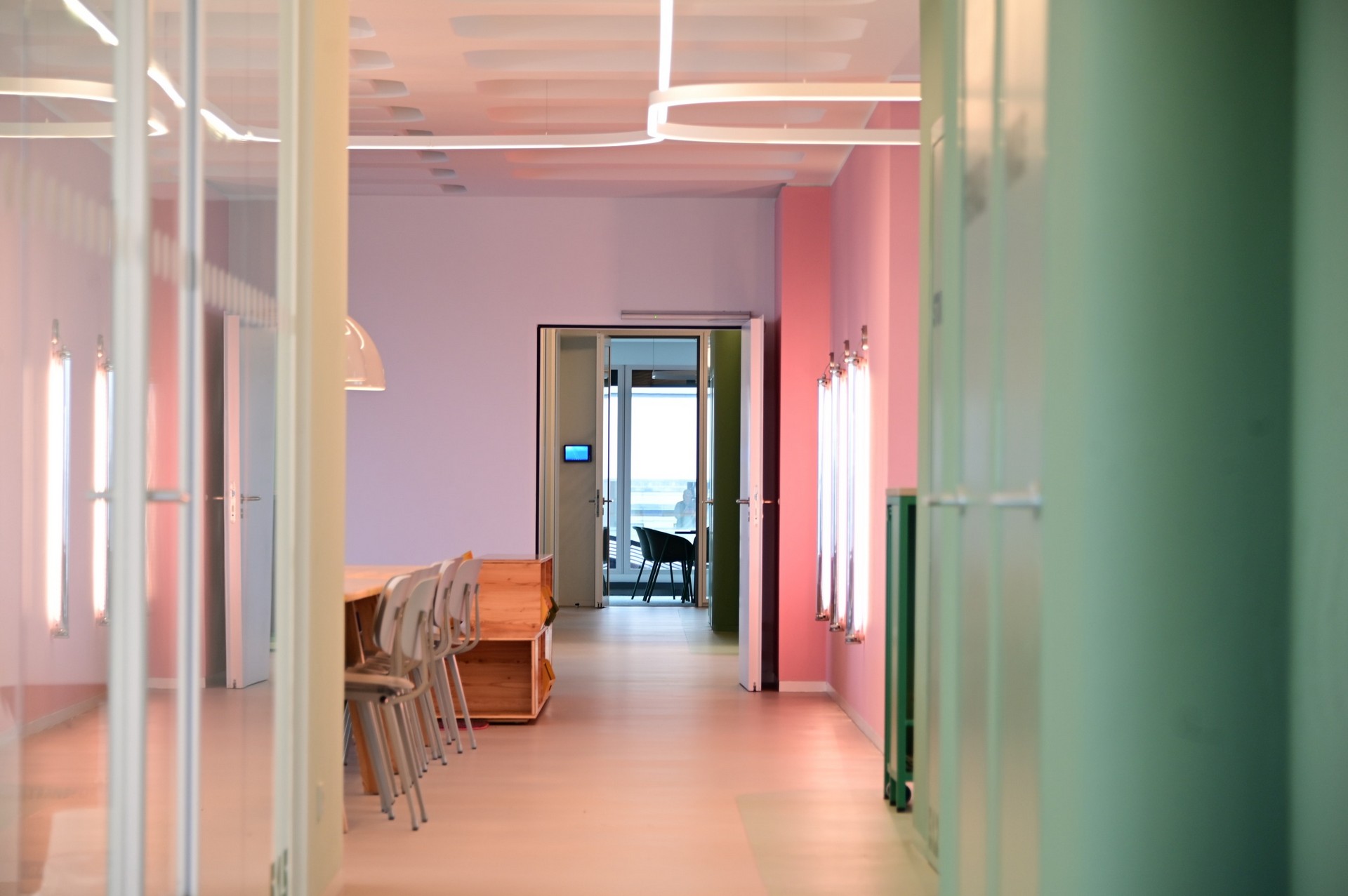 Modernes Büro für Tech-Unternehmen direkt an der Alster