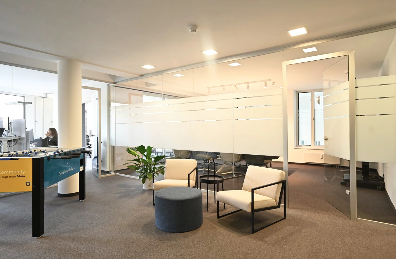 Transparenter Meetingraum