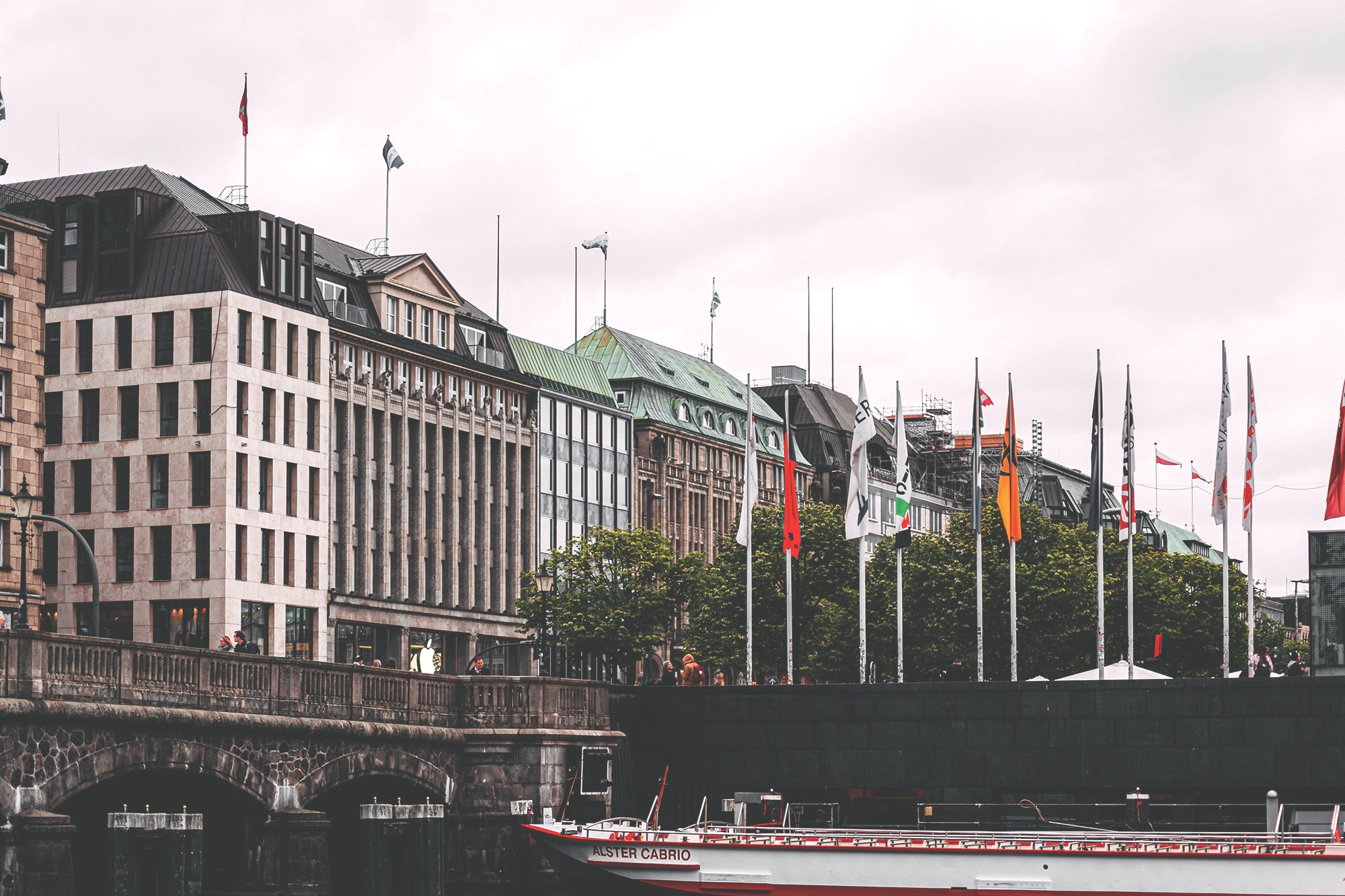 Historische Bürogebäude am Ballindamm in Hamburgs Innenstadt – zentral gelegen und ideal für beratende Unternehmen