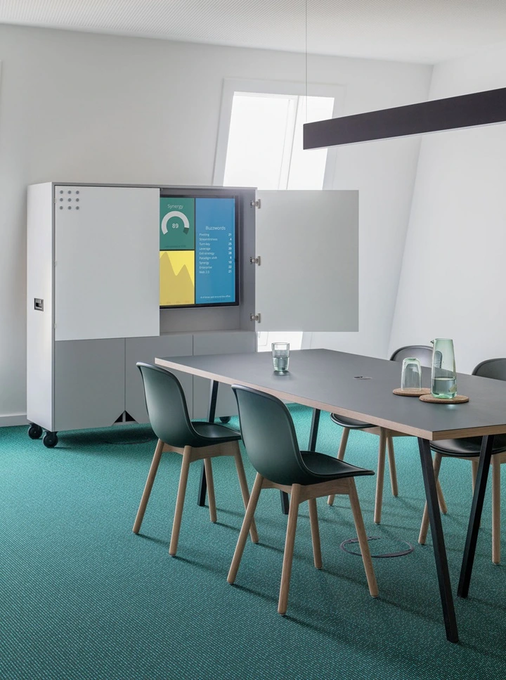 modernes Design im Community-Space von Monday