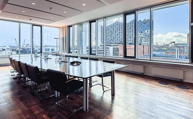 Konferenzraum mit Elphiblick von der Maturus Finance