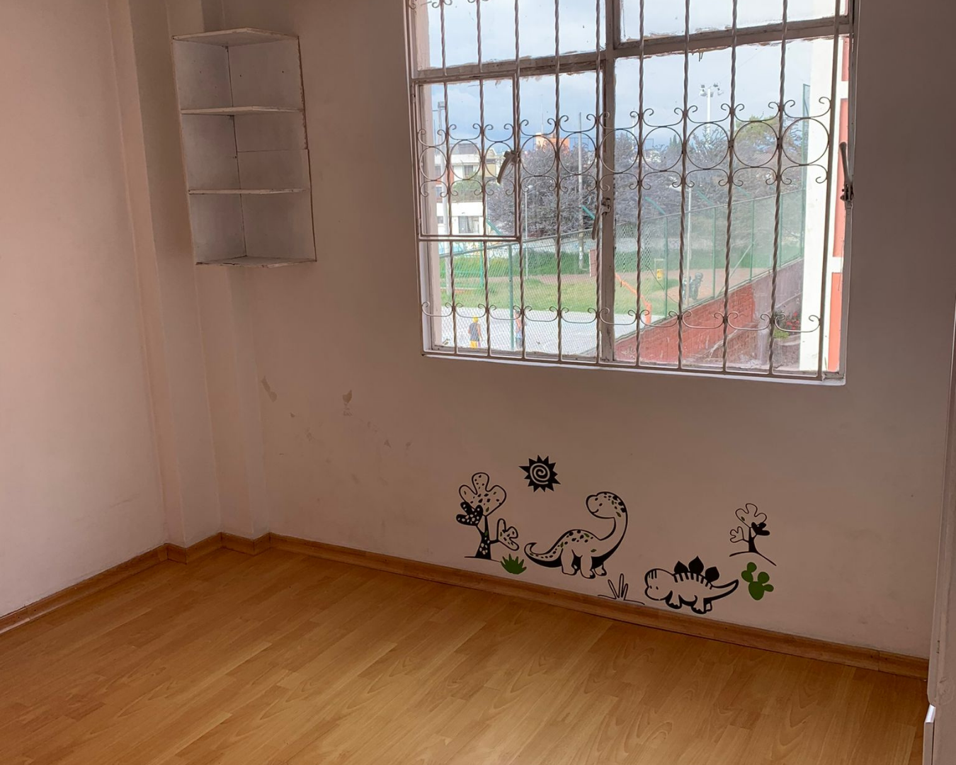 Área de lavado y secado independiente en terraza, departamento en Carcelén 85 metros cuadrados.