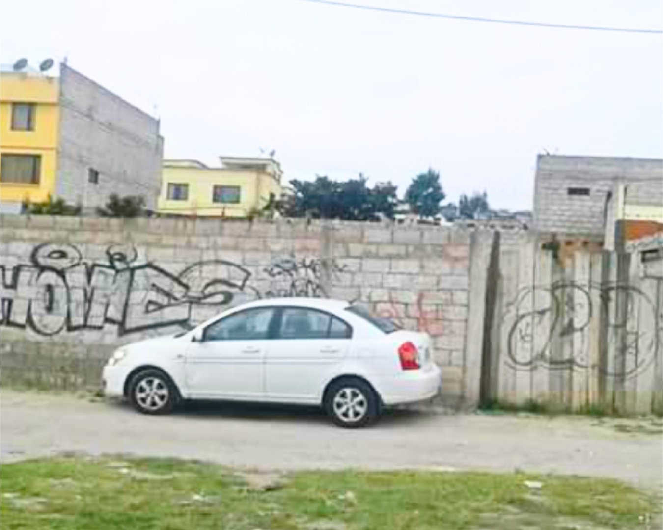 Terreno listo para construir en sector residencial Corazón de Jesús, Quito, con todos los servicios.