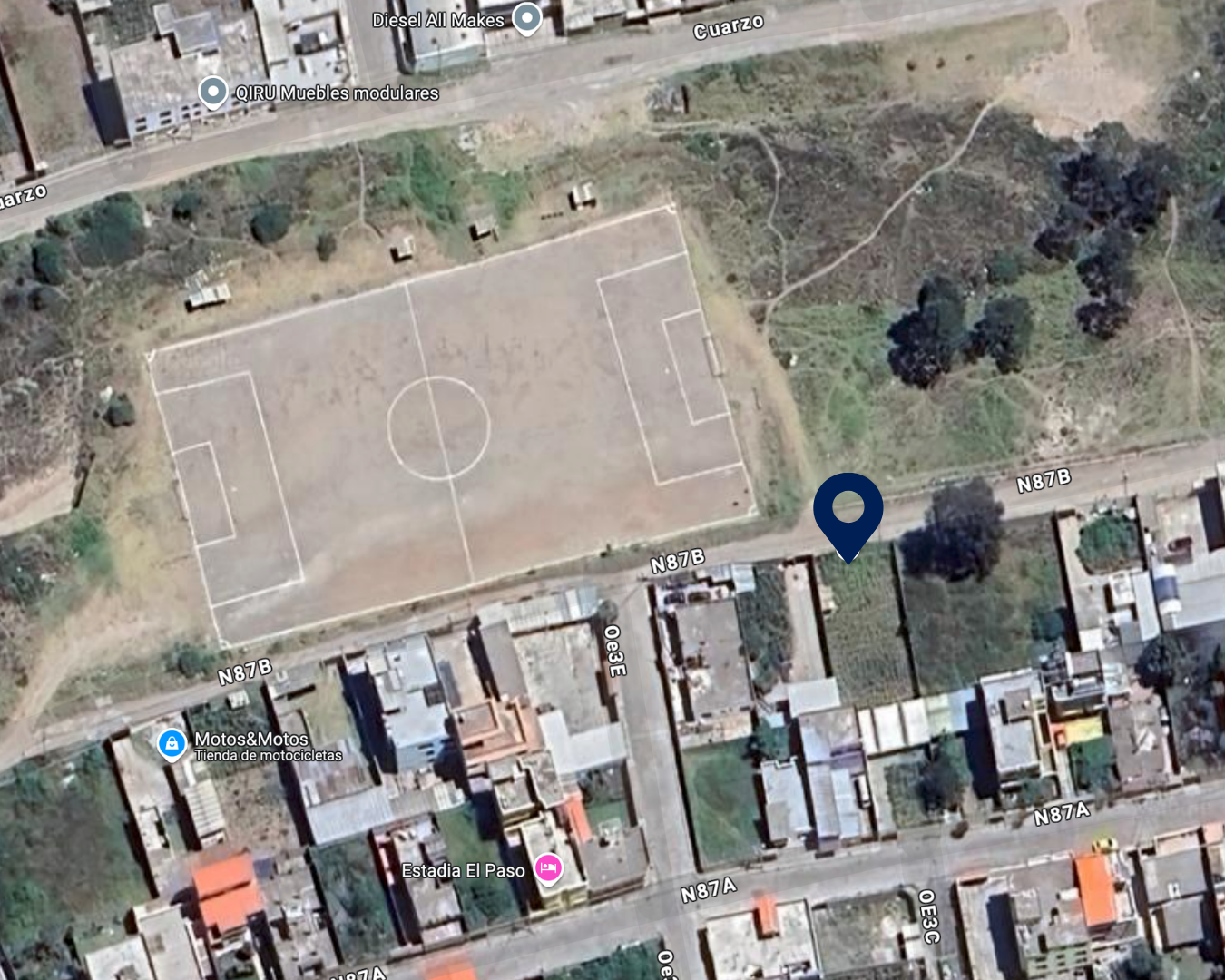 Venta de terreno de 450 m2 con cerramiento y servicios básicos en sector Corazón de Jesús, Quito. URUZ Inmobiliaria.