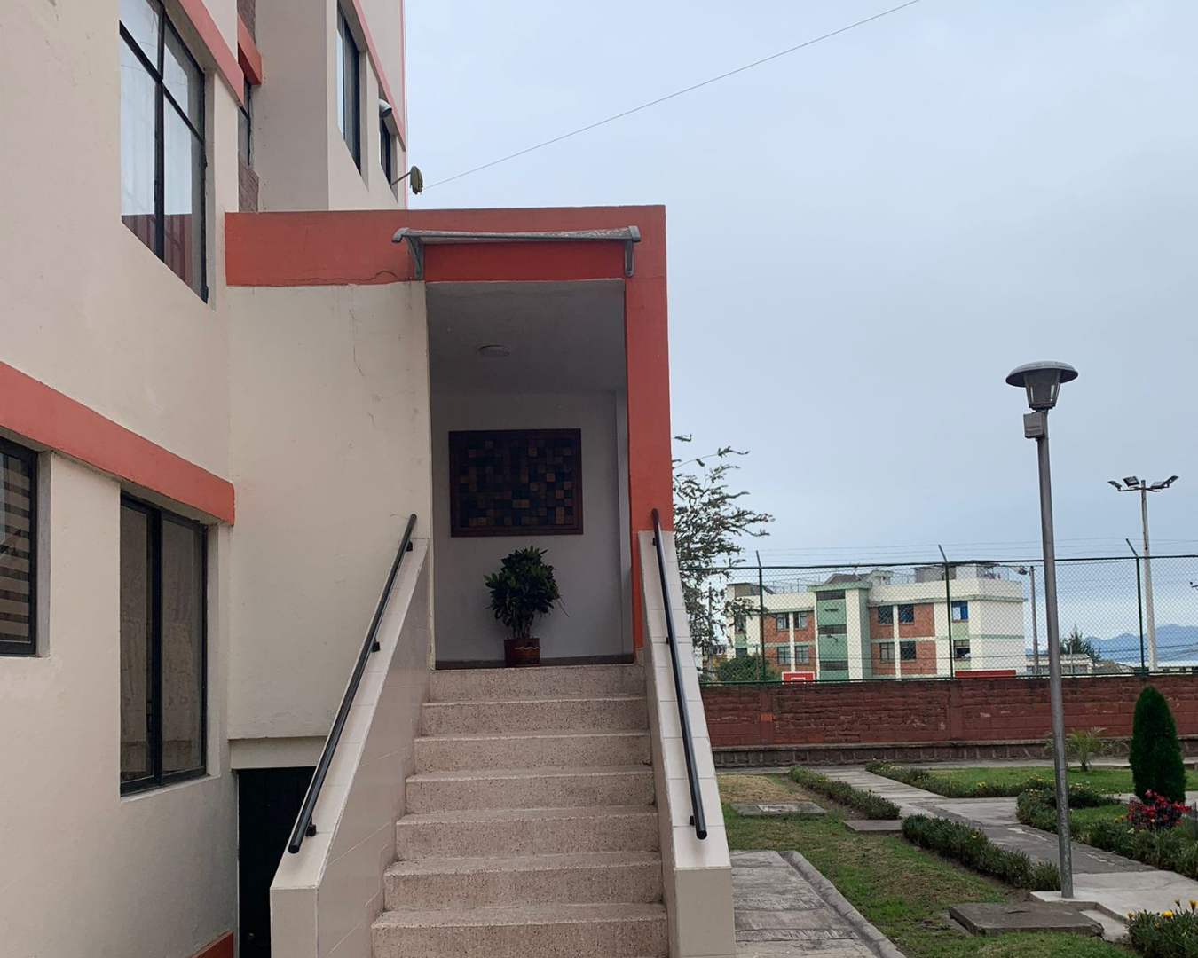 Departamento de 85 m2 en venta en Carcelén, 2 dormitorios y estudio, sector Supermaxi - URUZ Inmobiliaria.