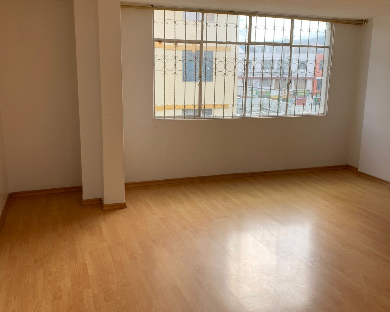 Departamento de 85 m2 en venta en Carcelén, 2 dormitorios y estudio, sector Supermaxi - URUZ Inmobiliaria.