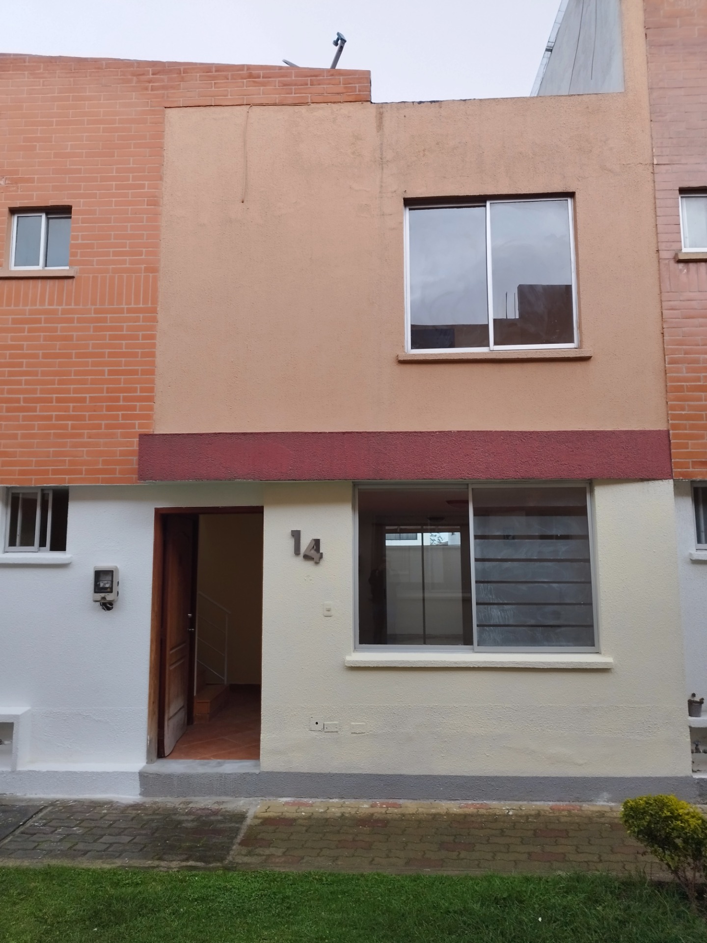 Casa en venta en Conjunto Tierra del Sol, Calderón, 80m2 con parqueadero - URUZ Inmobiliaria.