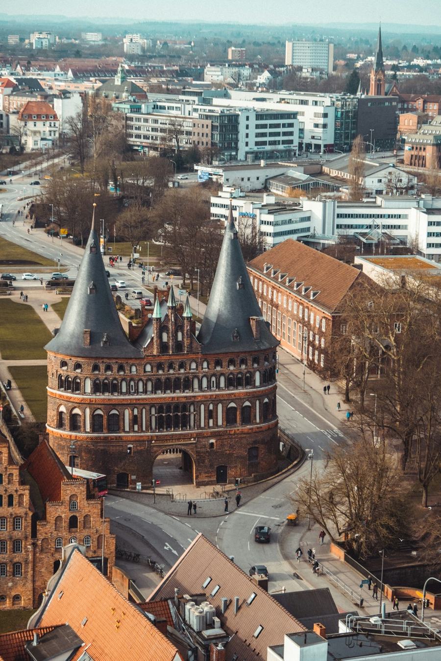 Lübeck: Holstentor und Altstadt von oben