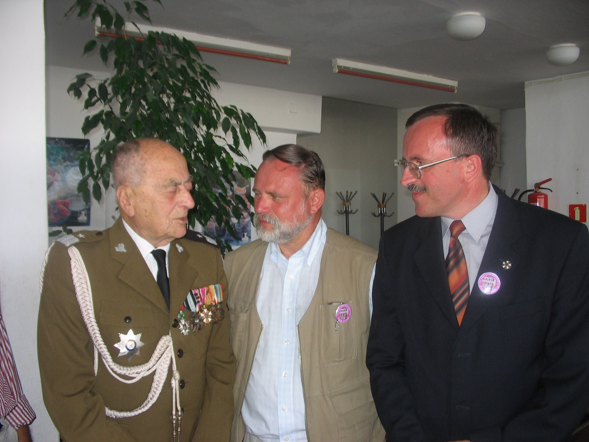 Gen. M.Gutowski w rozmowie z członkami Instytutu