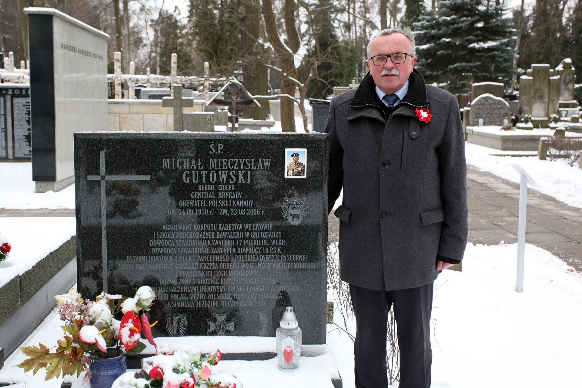 Przy grobie gen. Michała Gutowskiego na warszawskich Powązkach