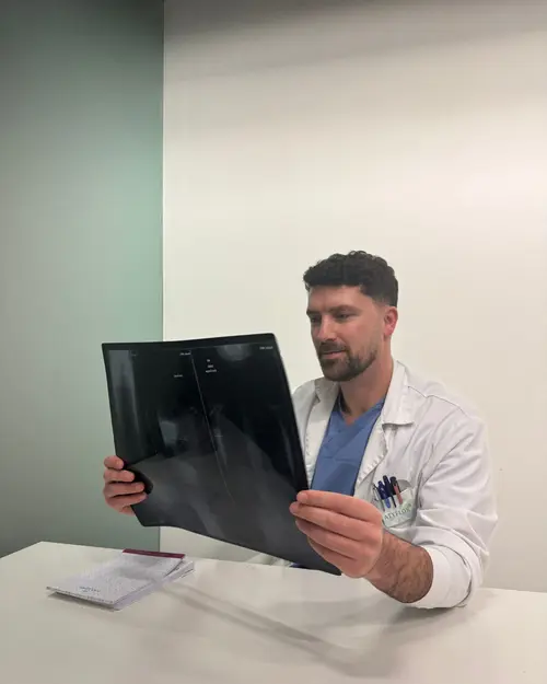 medico ver radiografia