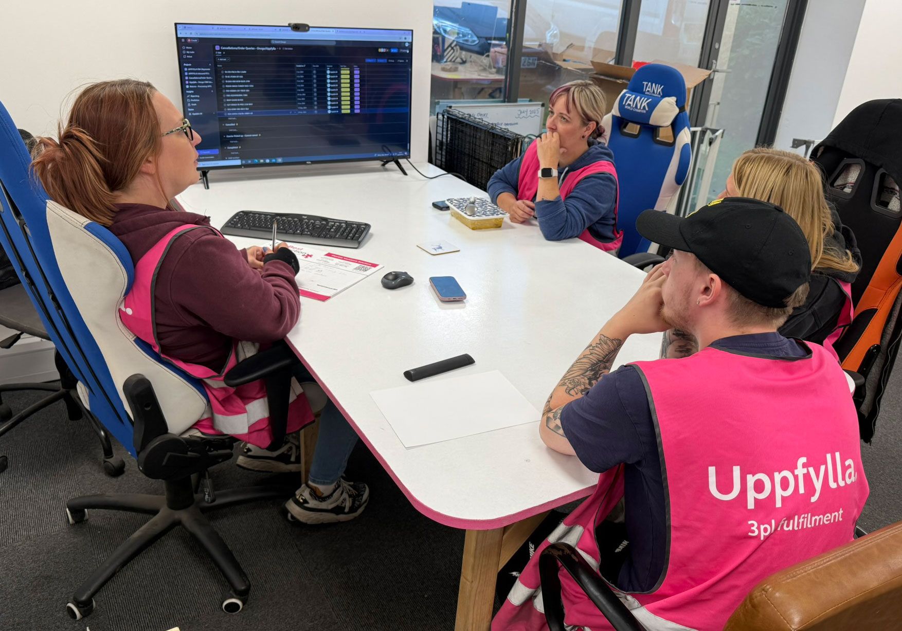 Uppfylla customer support and warehouse team