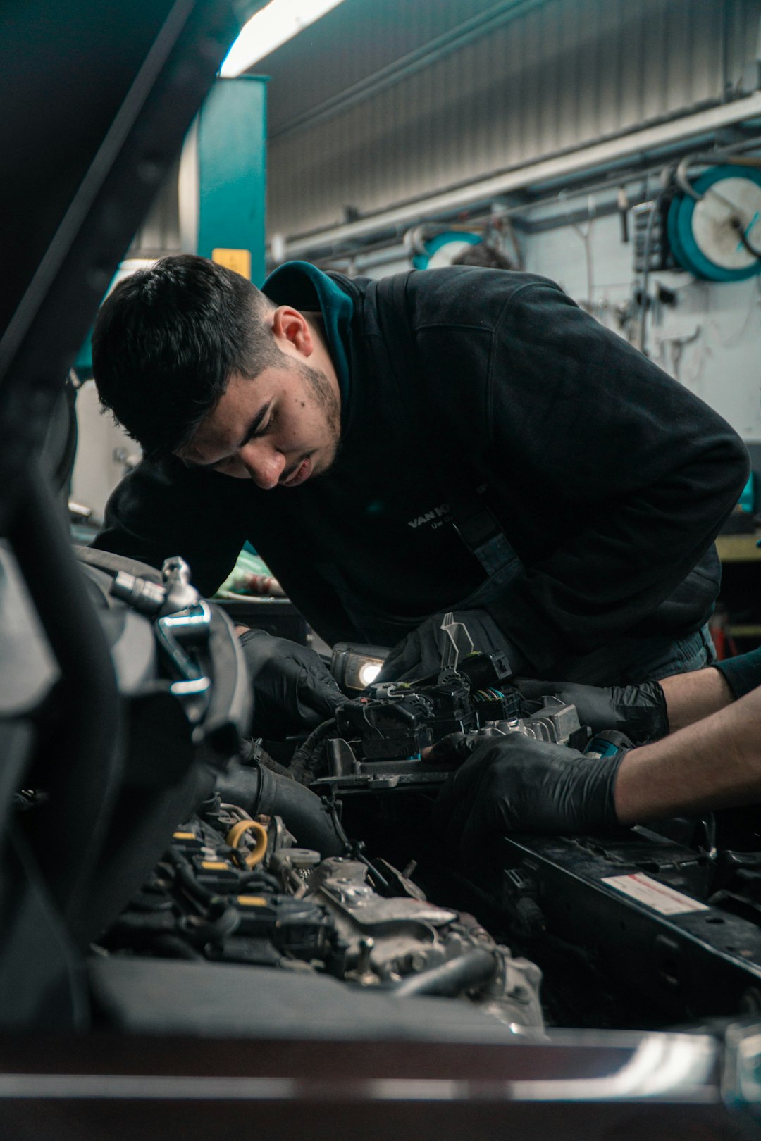  Mechanic &amp; Garage Workwear: Oil-Resistant Uniform Guide