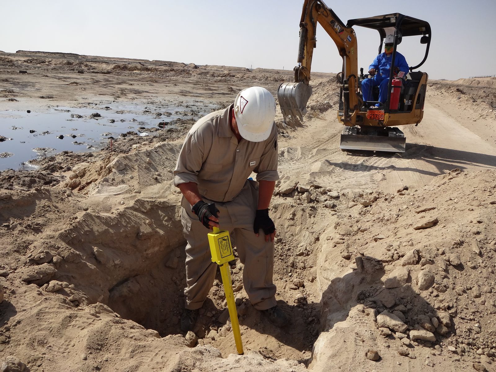 UXO watching brief specialist