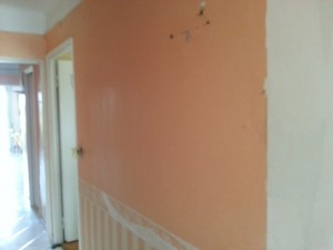 Mur tapissé avant travaux