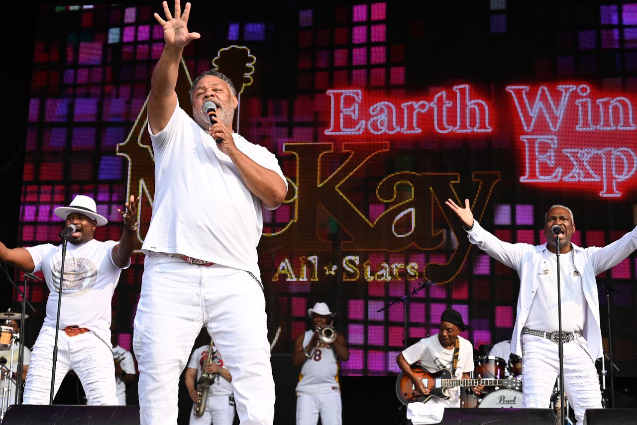 Earth Wind &amp; Fire Experience