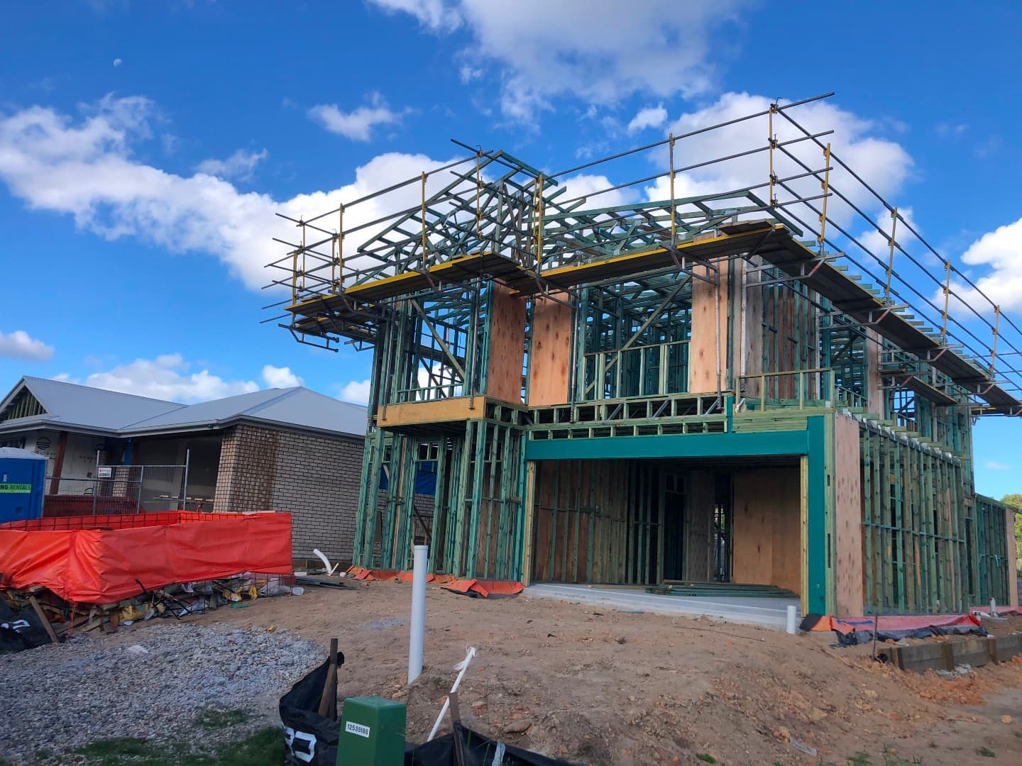 Image of hang-on platform installed on job site