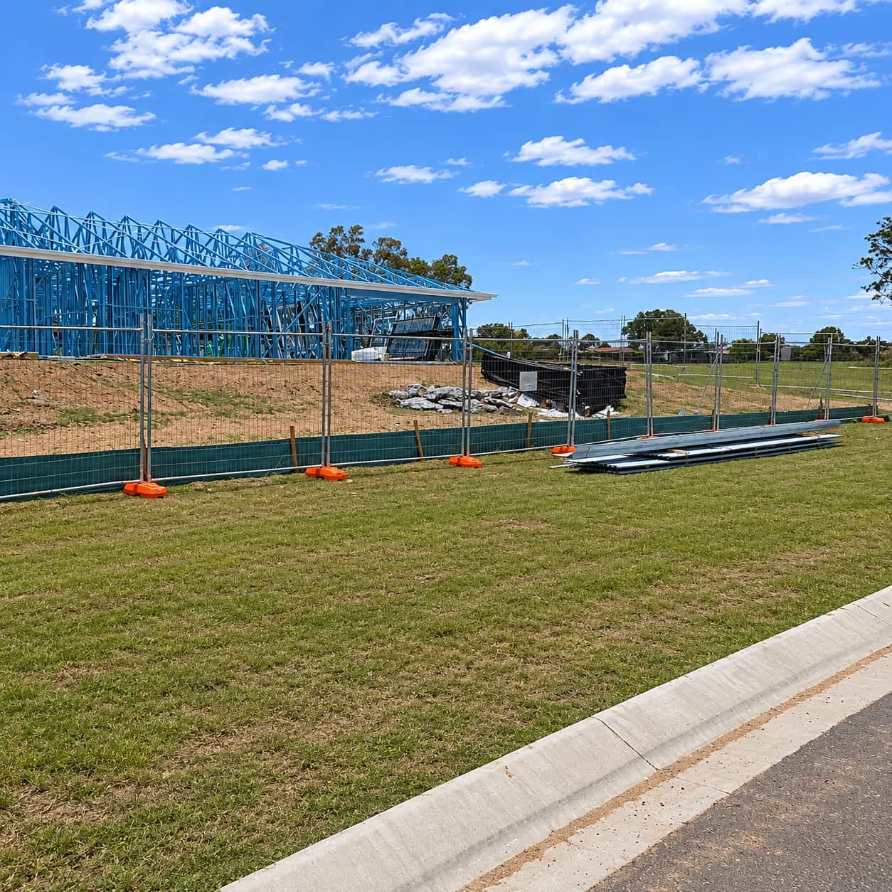 Image of installed temporary fencing on job site