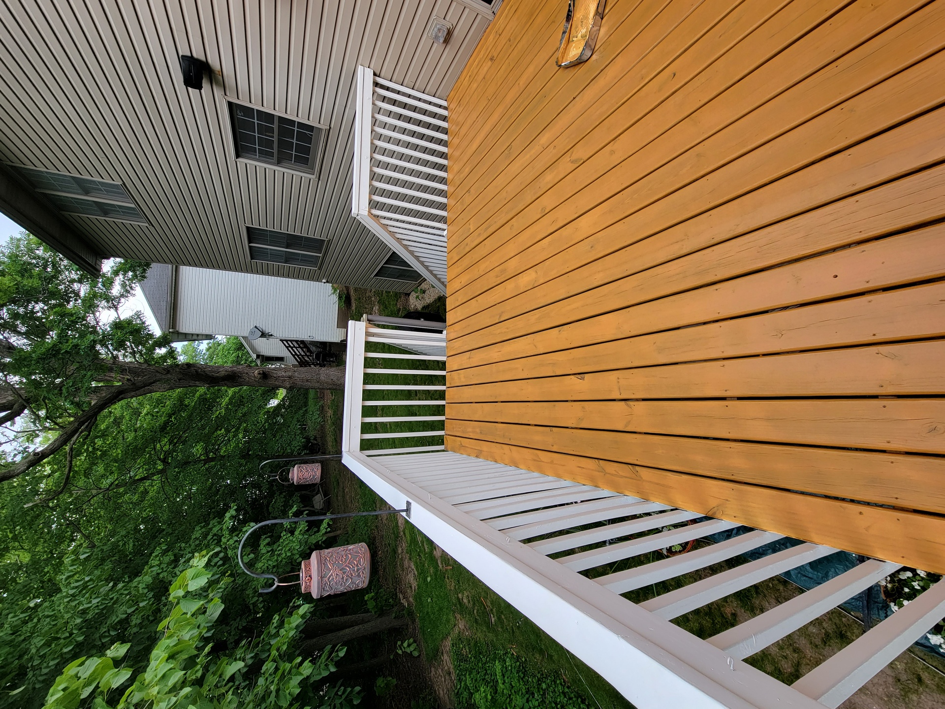 TWO TONE STAINED DECK