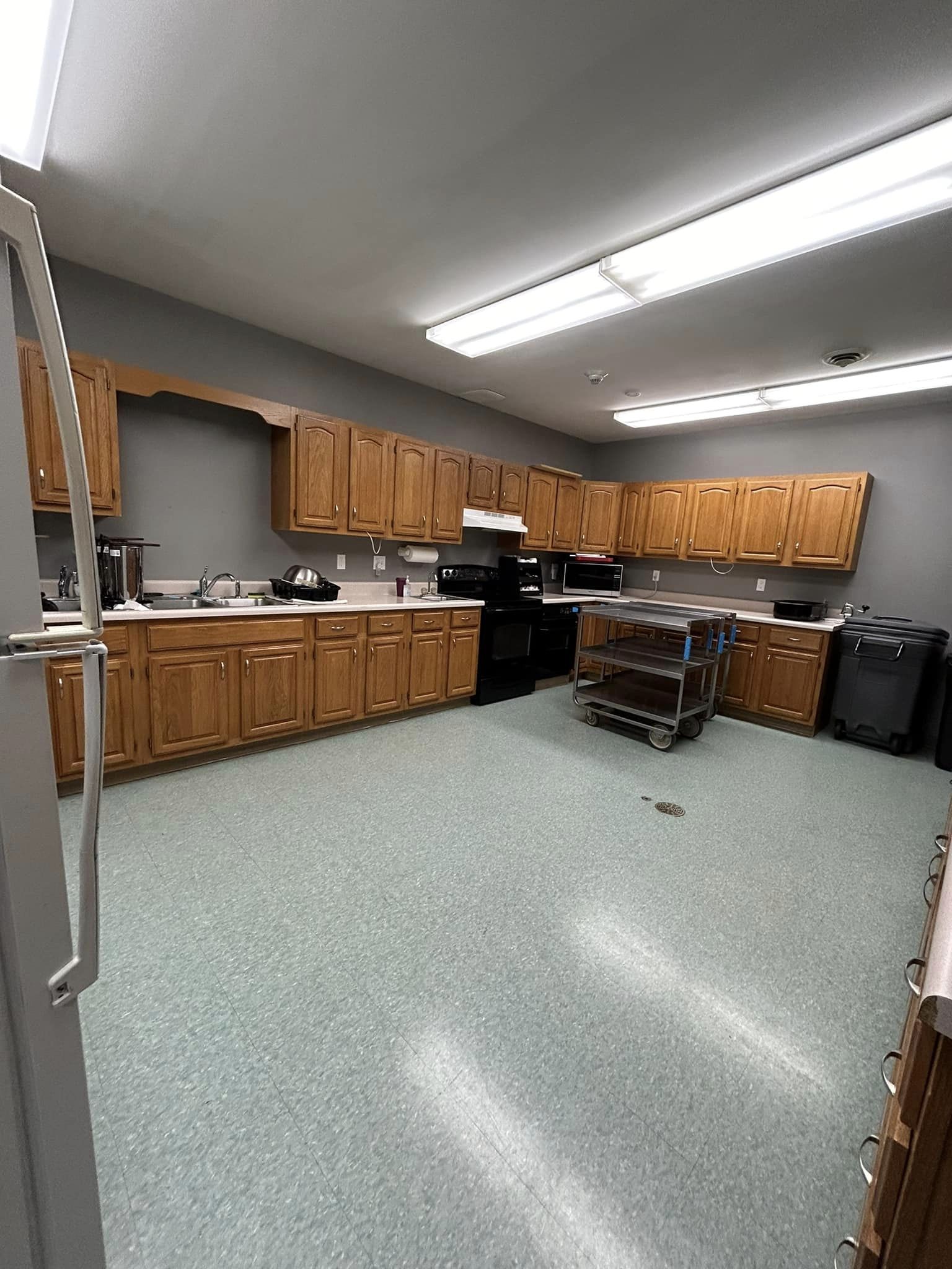 clean office kitchen 1