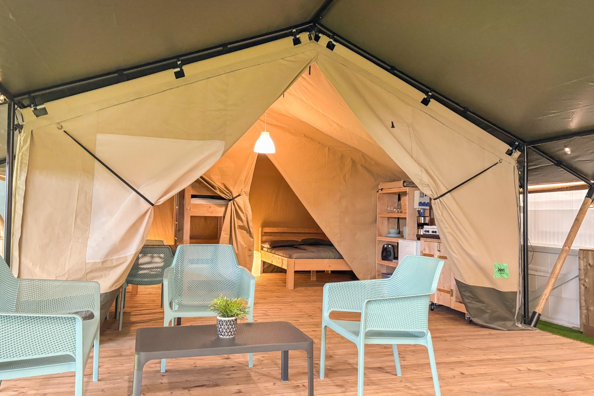 Terrasse bei der Minihütte