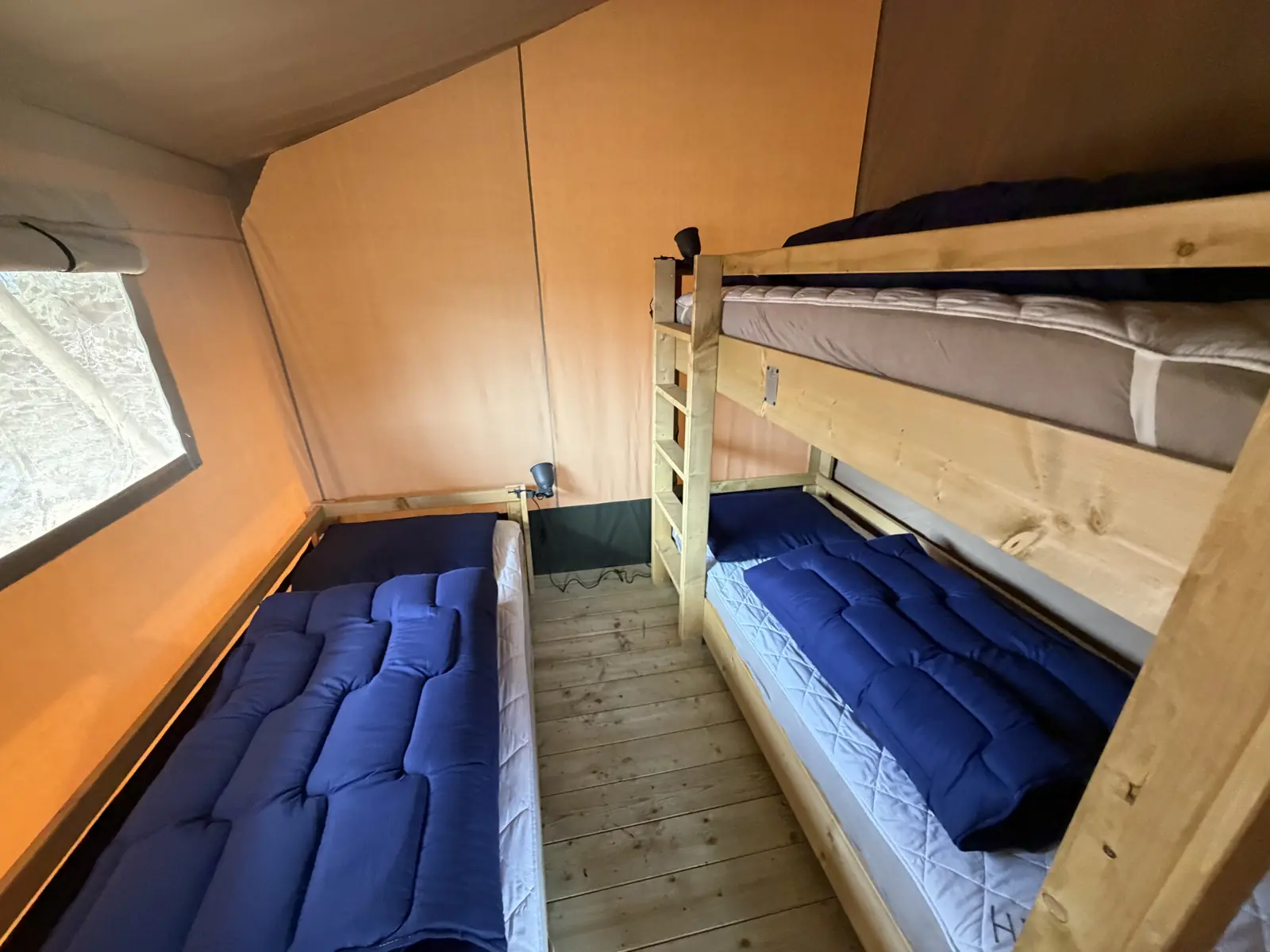 køjeseng i minihytte