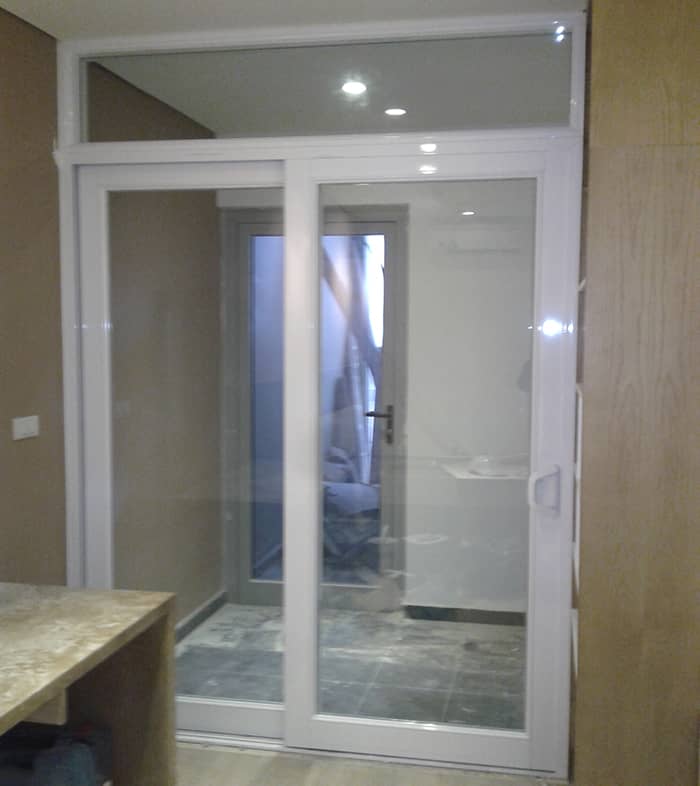 Khách hàng có thể lựa chọn cửa nhôm kính lùa 1 ray hoặc 2 ray tại Ahadoor