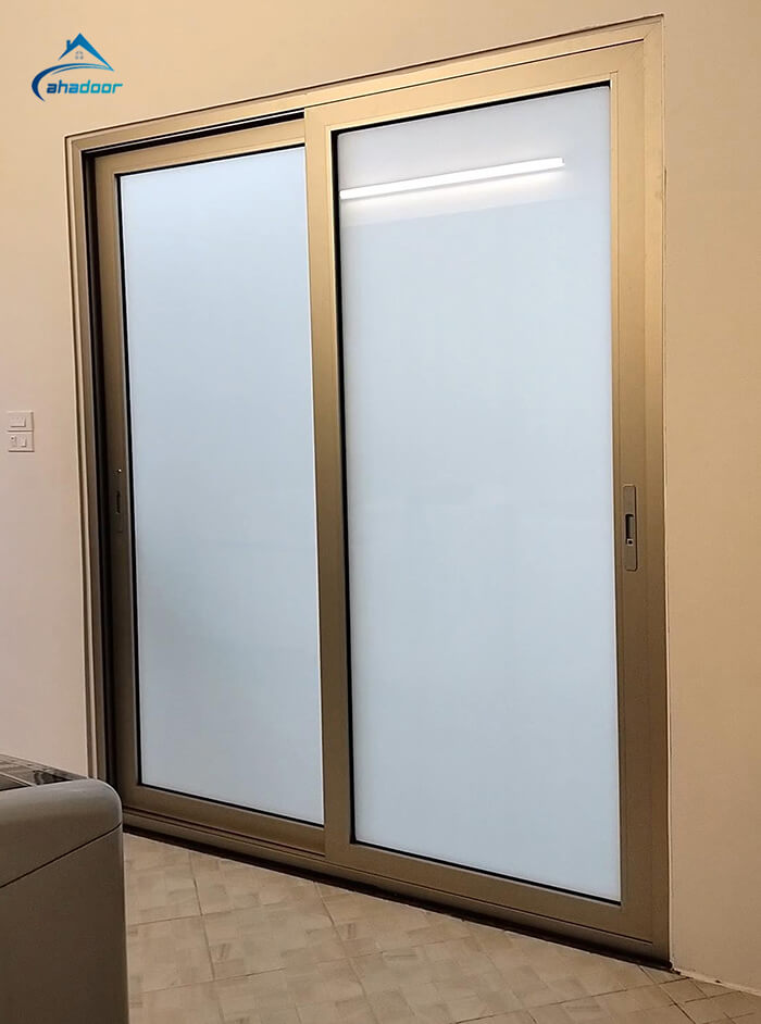 Cửa lùa nhà vệ sinh nhôm kính dễ thi công rẻ đẹp