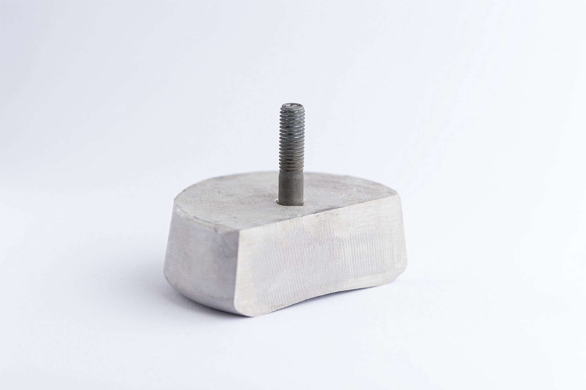 AlMgZnTI soluble anode