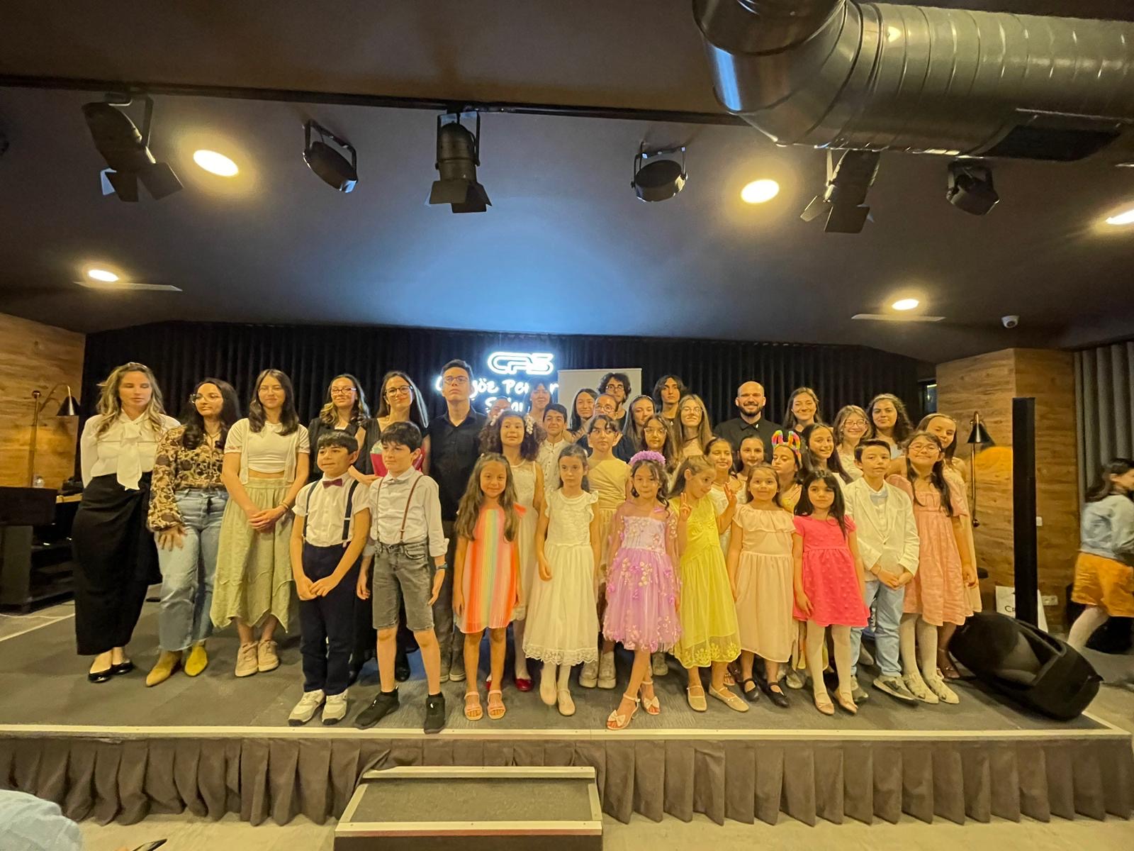 Grup fotoğrafı – sahne