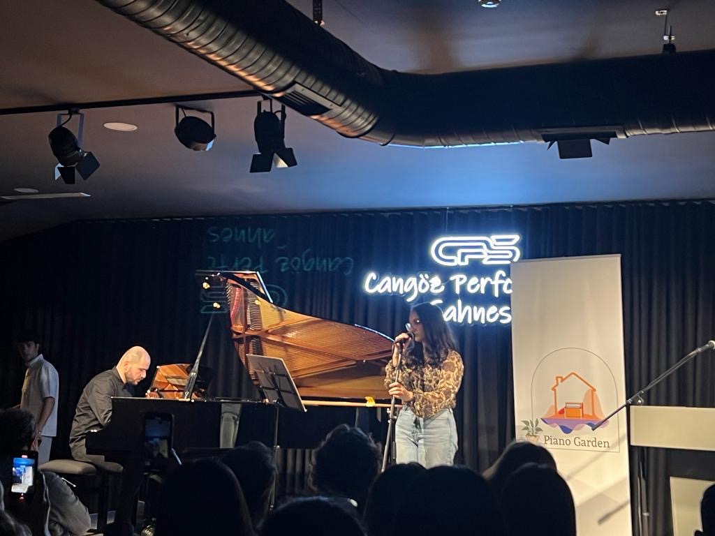 Piyano performansı – sahne