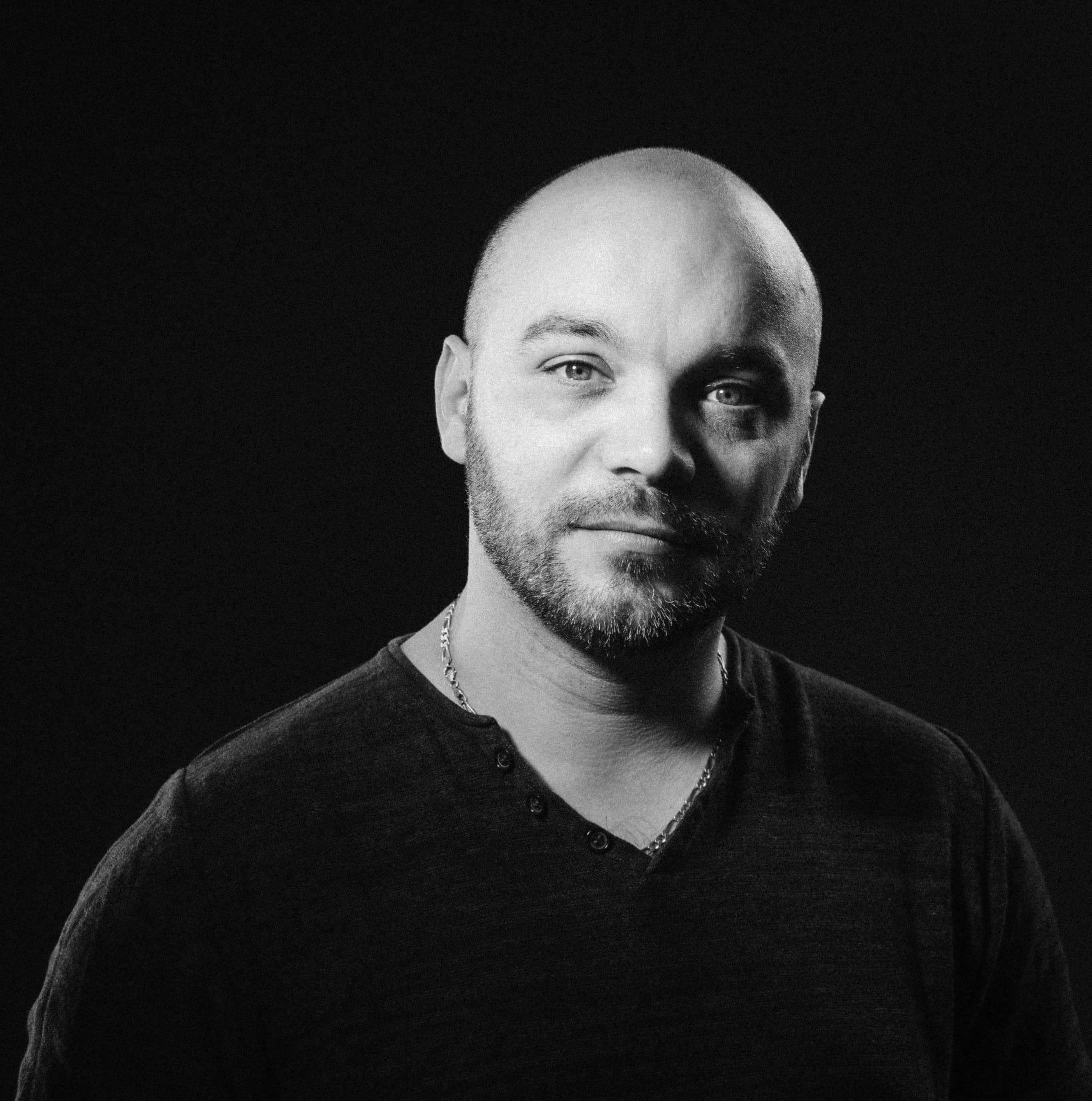 <meta property="og:image" content="https://favettesebastien.nicepage.io/images/photo1.jpg"> <meta name="keywords" content="Sébastien Favette, acteur français, comédien professionnel, acteur cinéma, acteur télévision, acteur publicitaire, publicité SFR, Poisson Fécond acteurs, acteur showreel 2026, acteur polyvalent, acteurs dramatique, acteur comédie, acteur thriller, acteur action, acteur Lyon, acteurs Paris, acteurs France, acteurs Europe francophone, acteurs long-métrage, acteur court-métrage, acteurs séries françaises, acteur film festival, acteur casting, acteur prêt tournage, acteur charismatique, acteur visage expressif, acteur regard intense, acteur présence caméra, acteur émotion, acteur naturel, acteur crédible, acteur viral, acteur buzz SFR, acteur multi-plateformes, acteur YouTube, acteur TikTok, acteurs Instagram, acteur IMDb officiel, acteur profil professionnel, acteur book artistique artistique, acteur photos professionnelles, acteurs vidéos officiels">