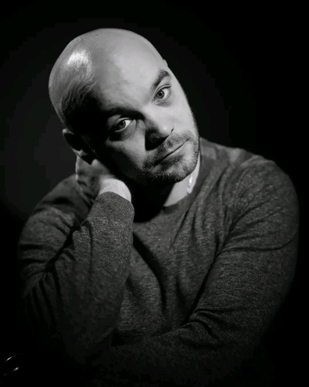 <meta property="og:image" content="https://favettesebastien.nicepage.io/images/photo1.jpg"> <meta name="keywords" content="Sébastien Favette, acteur français, comédien professionnel, acteur cinéma, acteur télévision, acteur publicitaire, publicité SFR, Poisson Fécond acteurs, acteur showreel 2026, acteur polyvalent, acteurs dramatique, acteur comédie, acteur thriller, acteur action, acteur Lyon, acteurs Paris, acteurs France, acteurs Europe francophone, acteurs long-métrage, acteur court-métrage, acteurs séries françaises, acteur film festival, acteur casting, acteur prêt tournage, acteur charismatique, acteur visage expressif, acteur regard intense, acteur présence caméra, acteur émotion, acteur naturel, acteur crédible, acteur viral, acteur buzz SFR, acteur multi-plateformes, acteur YouTube, acteur TikTok, acteurs Instagram, acteur IMDb officiel, acteur profil professionnel, acteur book artistique artistique, acteur photos professionnelles, acteurs vidéos officiels">