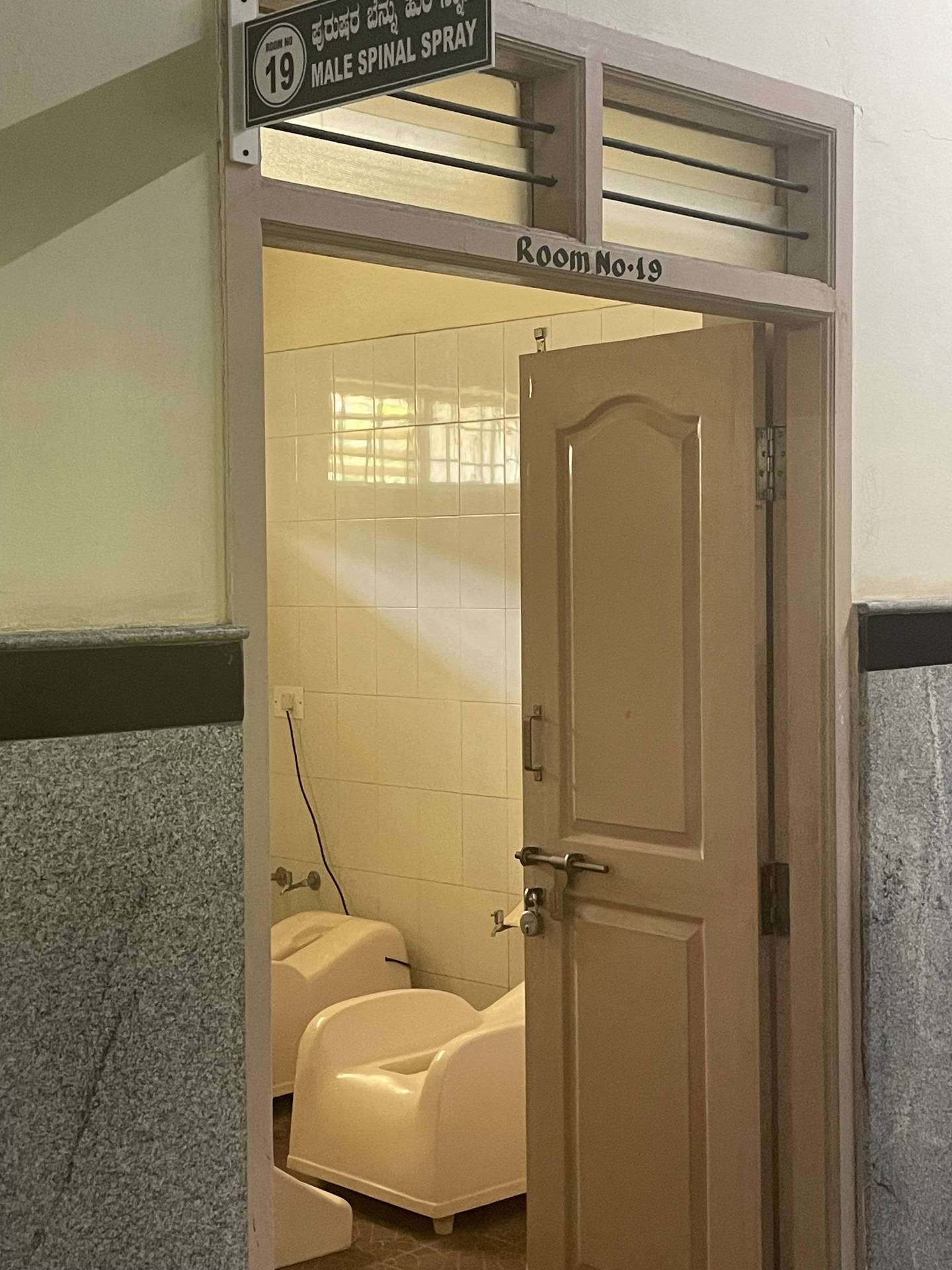 Male Spinal Spray Room