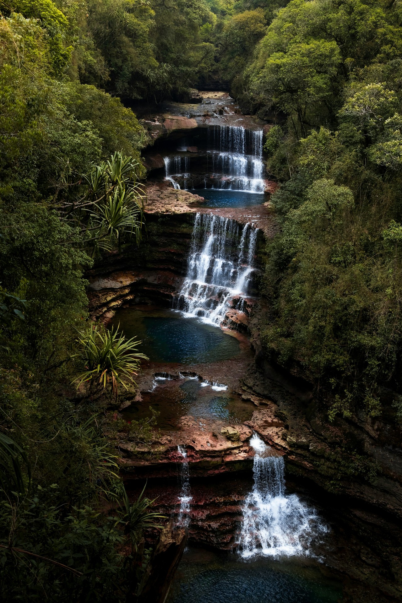 travelling to see waterfalls in meghalaya