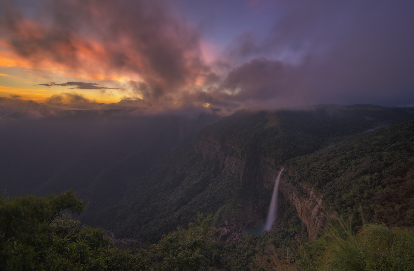 nokhalikai waterfall in meghalaya