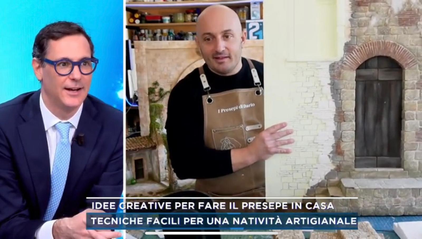 Dimostrazione televisiva di un portale in miniatura per il presepe
